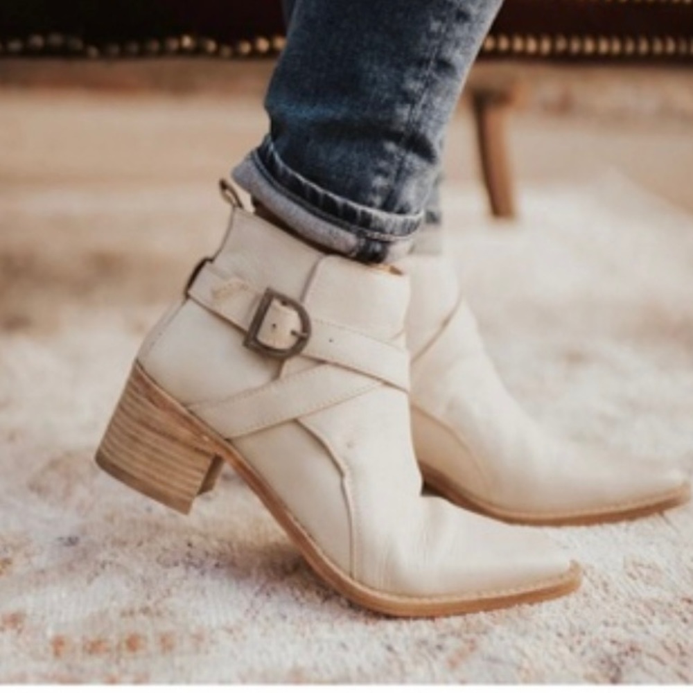 Free People Cream Ankle Boots - Picture 13 of 13